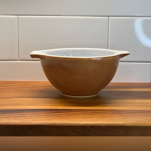 Vintage Pyrex Town & Country 441 Brown Cinderella Bowl 1-1/2 Pint - Picture 1 of 4